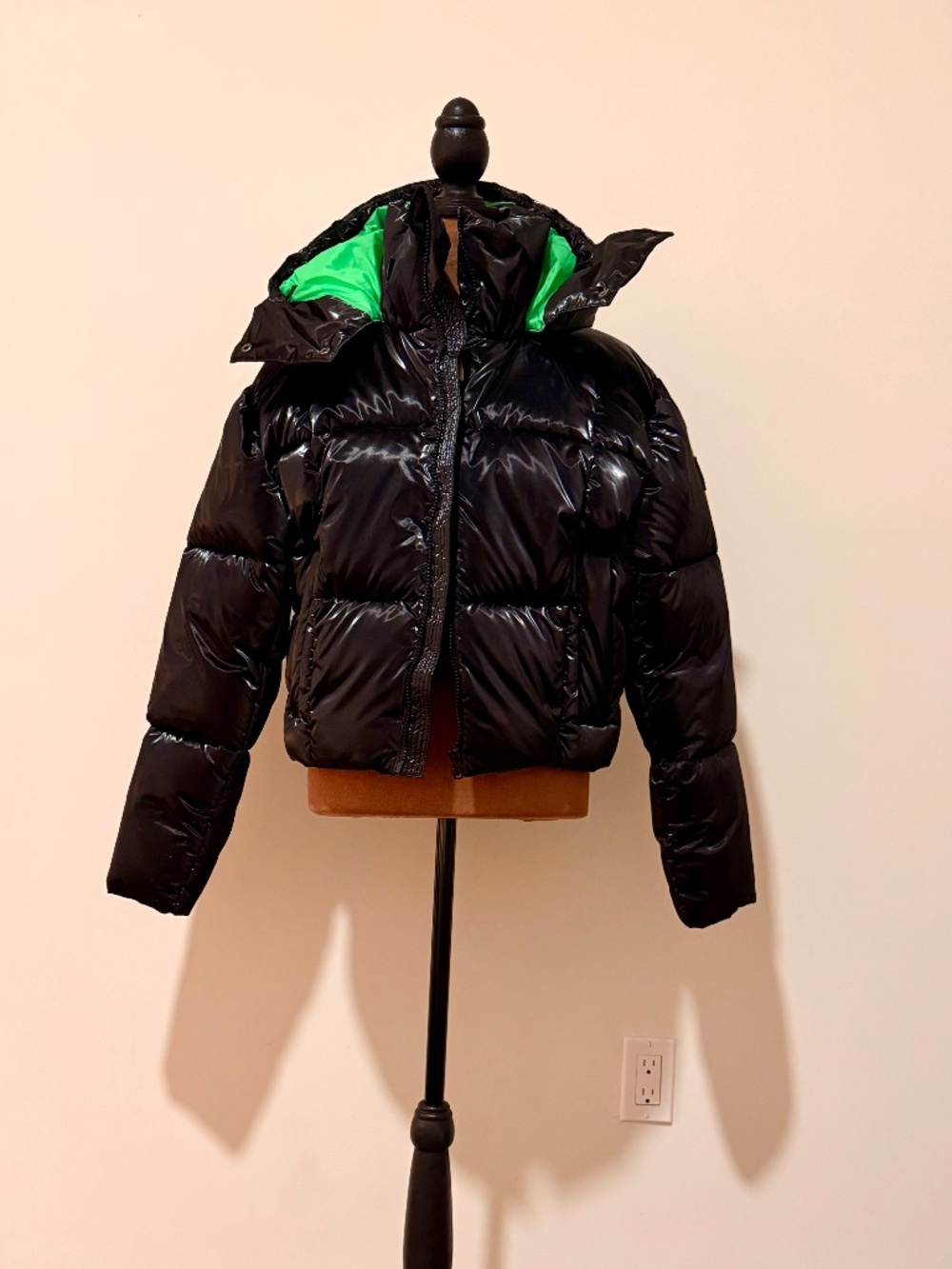 Alo Yoga Pearlized Pristine Puffer Jacket